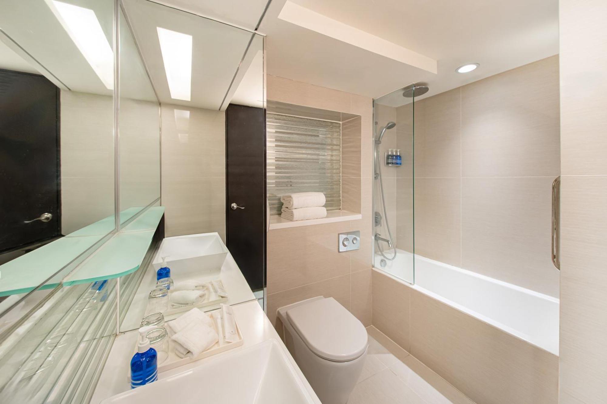 Regal Oriental Hotel 4*