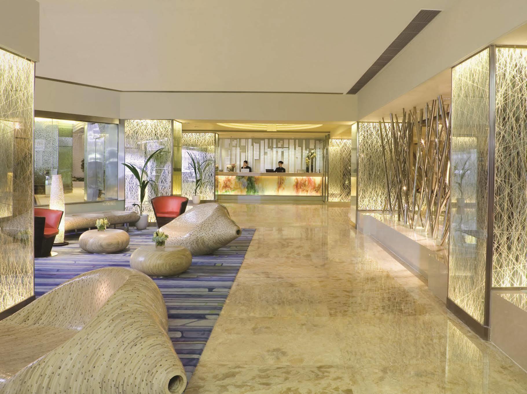 Regal Oriental Hotel 4*